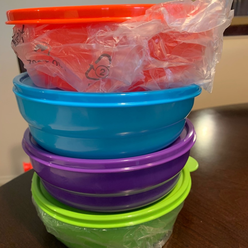 Tupperware Cereal Bowls w/lids